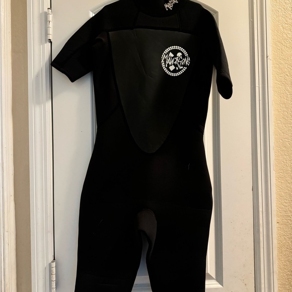 Maui and Sons Black Short Sleeve Wetsuit - Picture 1 of 3